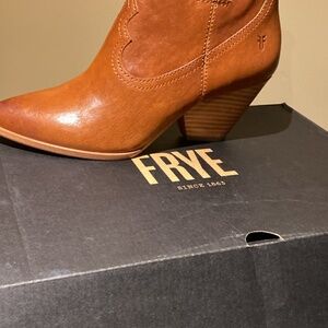 Brand new Frye Reina woman’s Booties 8